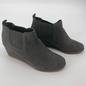 dv8 bria wedge bootie